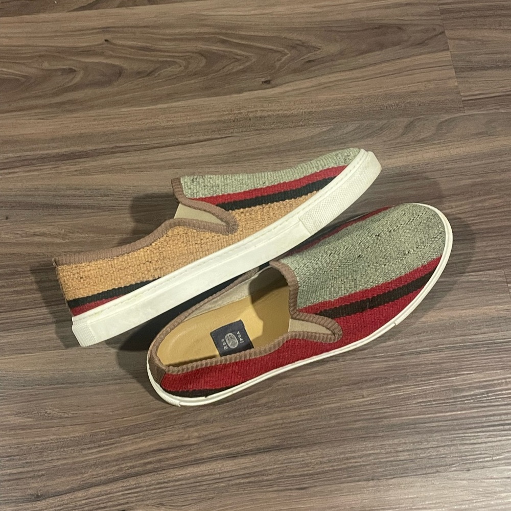 Res Ipsa Kilim Slides